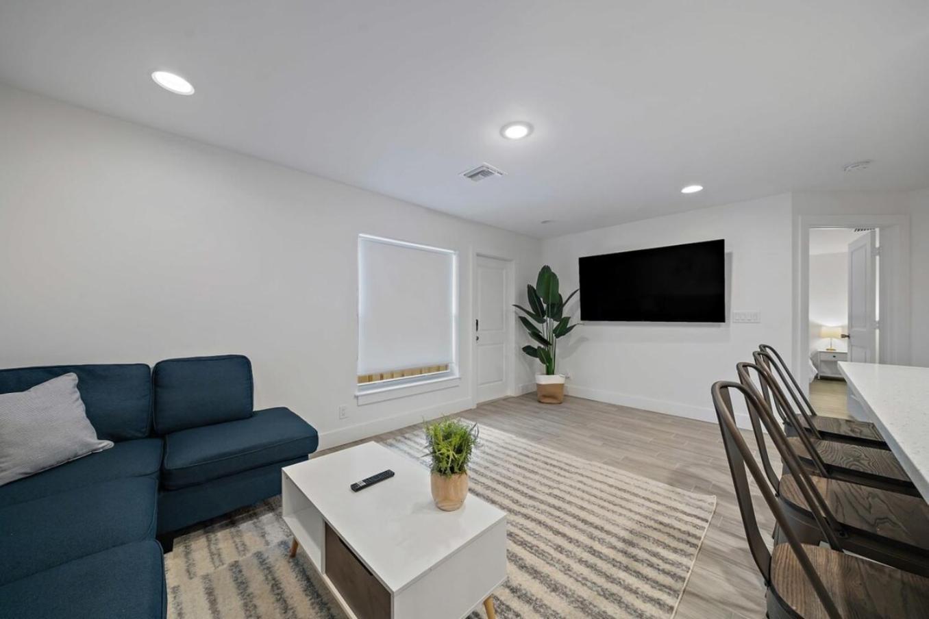 Holiday home New Construction 10 To 5 To Downtown